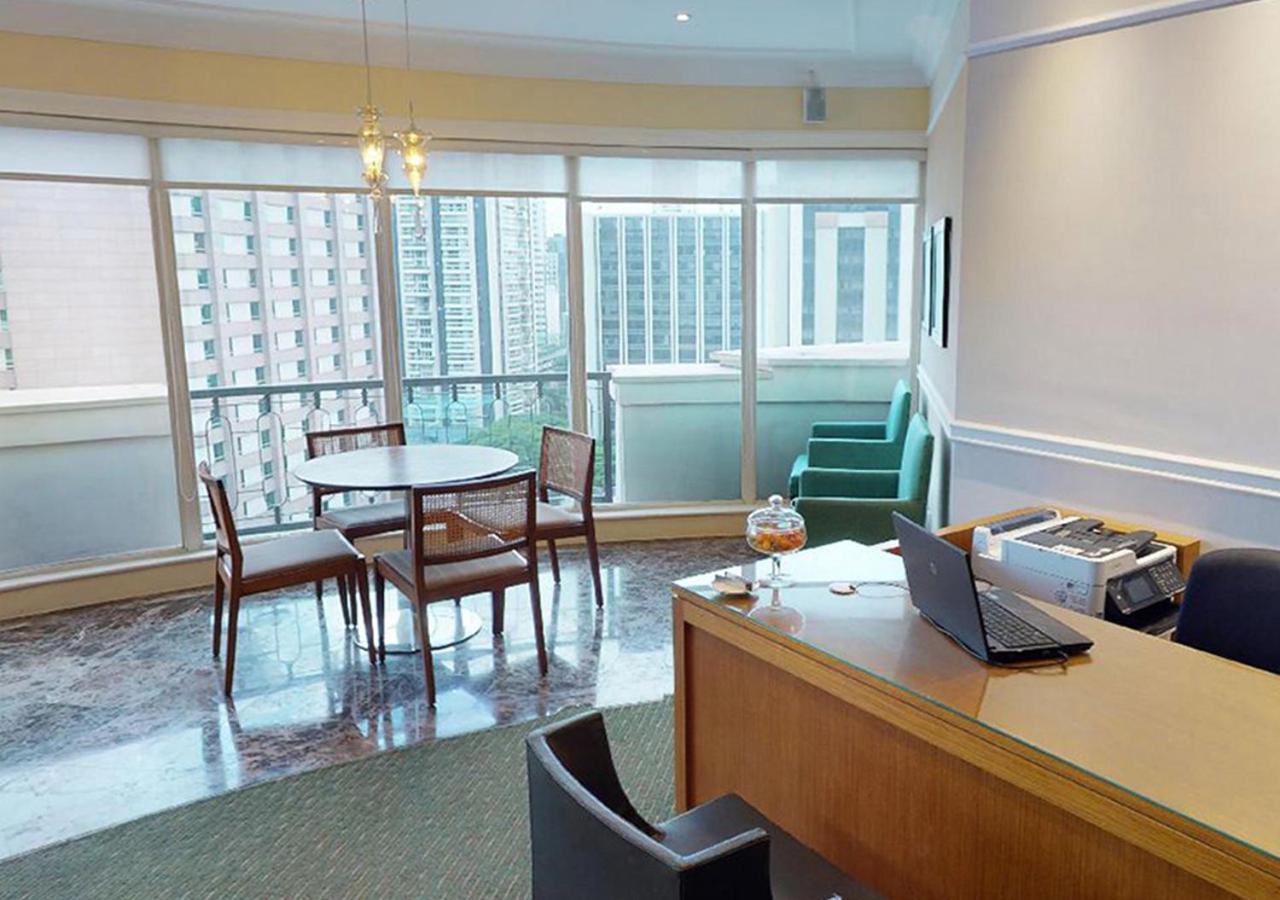 Gran Estanplaza Berrini Hotel Sao Paulo Bagian luar foto A typical office at the Hong Kong University of Science and Technology