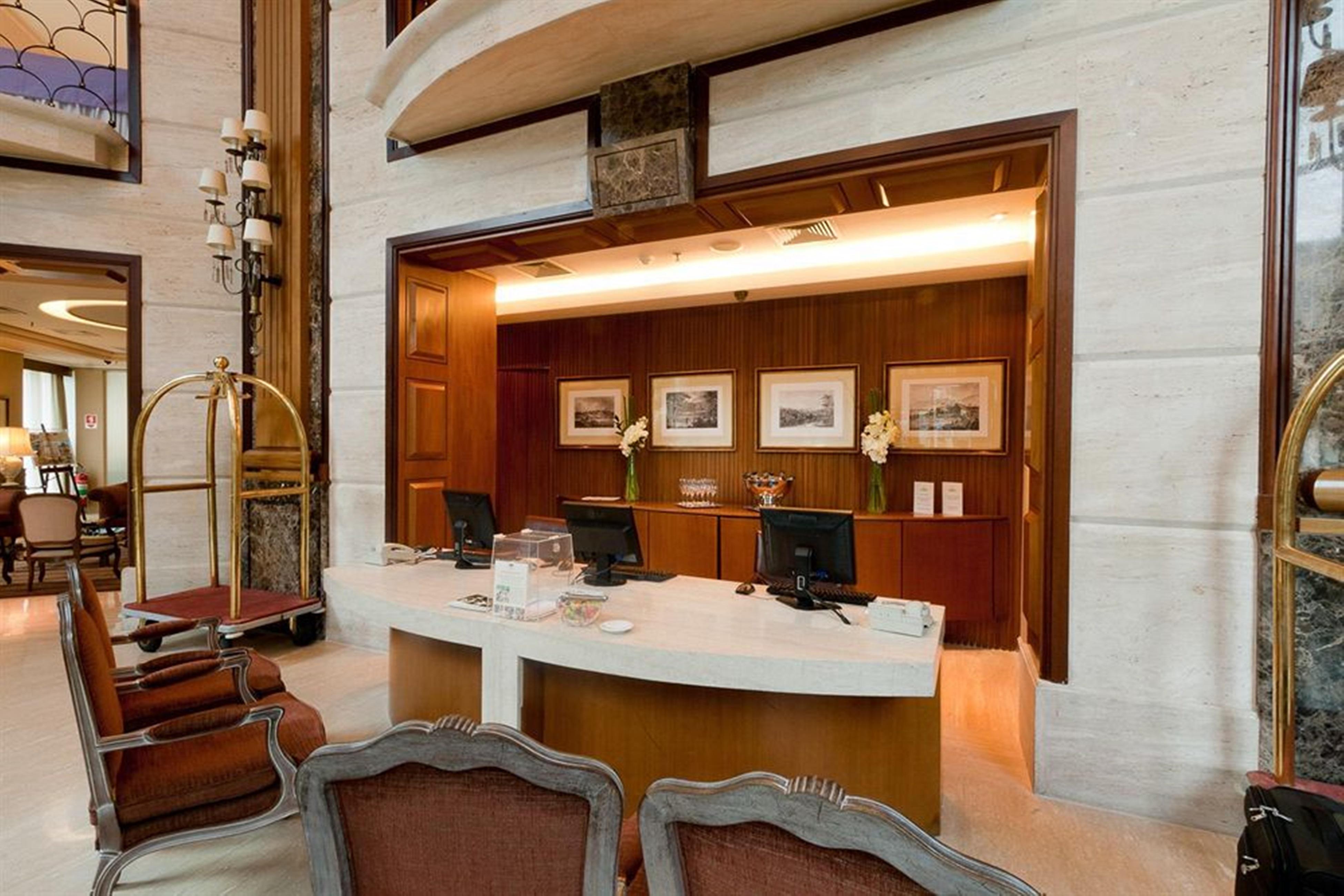 Gran Estanplaza Berrini Hotel Sao Paulo Bagian luar foto Concierge desk at the Ritz-Carlton, Dubai
