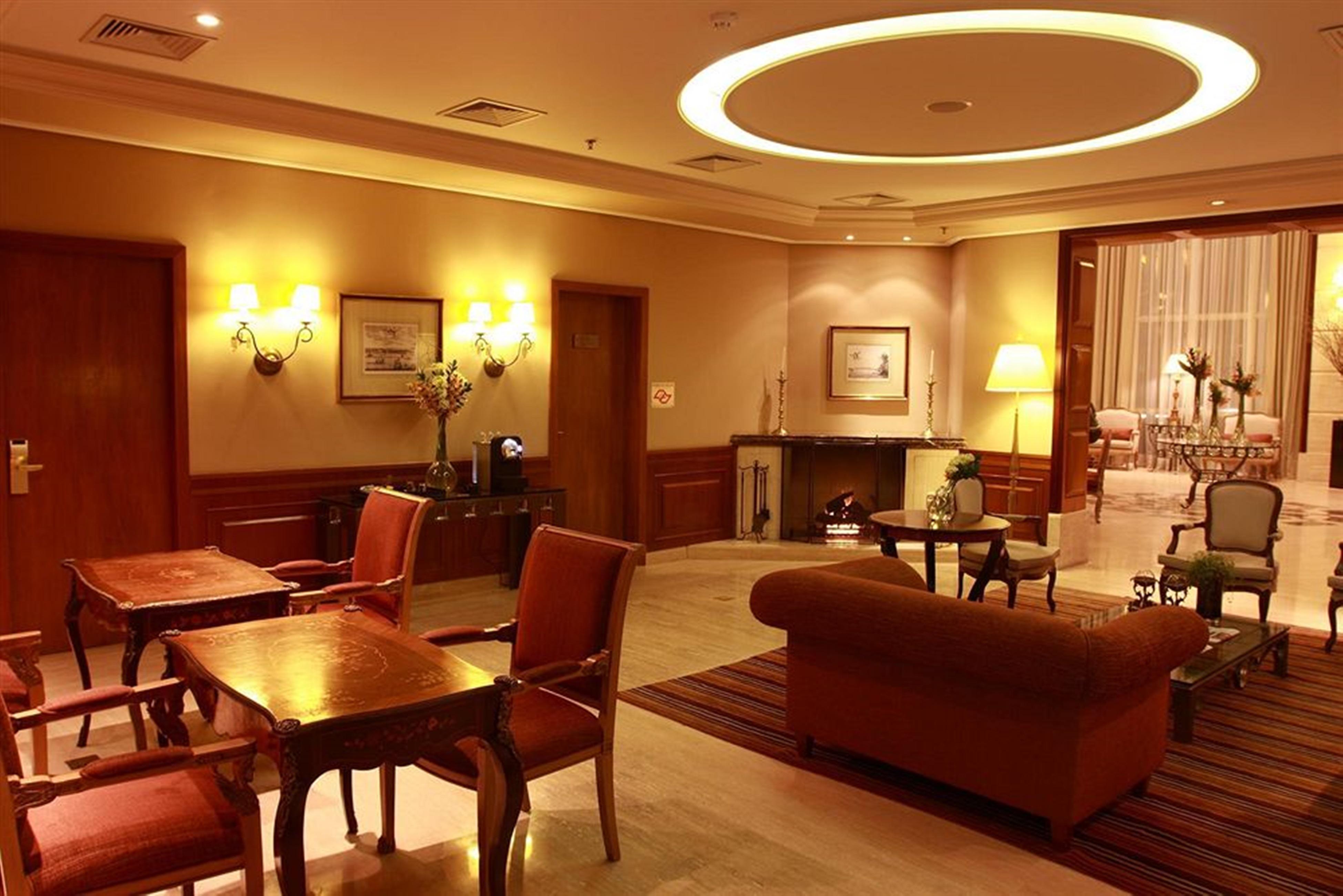 Gran Estanplaza Berrini Hotel Sao Paulo Bagian luar foto The lounge at the airport